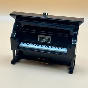 Upright Piano Ornament - Mint condition